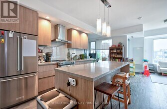 425-425 Wellington St W in Toronto, ON - Building Photo - Building Photo