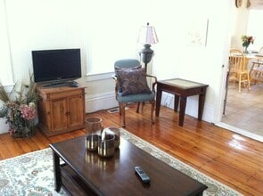 51a Dover St in Portsmouth, NH - Building Photo - Building Photo