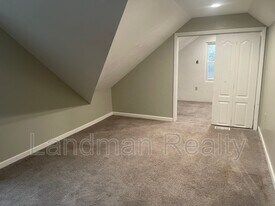 323 Idlewood Rd in Pittsburgh, PA - Building Photo