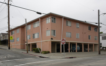 5470 Camden St in Oakland, CA - Building Photo - Building Photo