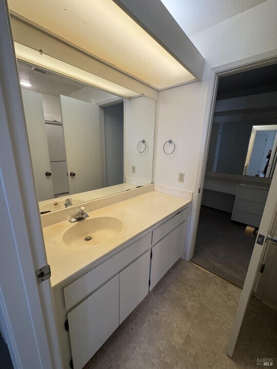 33 Lakeview Ct in Novato, CA - Building Photo