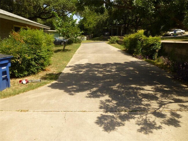 3402 S Oak Dr in Austin, TX - Building Photo - Building Photo