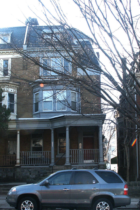 4034 Spruce St in Philadelphia, PA - Building Photo