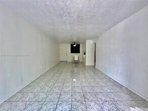 1670 Bay Rd in Miami Beach, FL - Building Photo - Building Photo