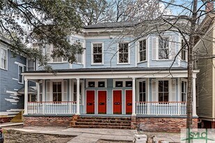 520 E Waldburg St in Savannah, GA - Building Photo