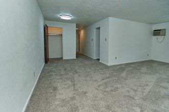 Slate Creek Apartments & Townhomes in Greensburg, PA - Foto de edificio - Building Photo