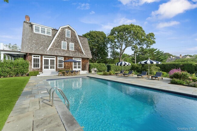 109 Quogue St in Quogue, NY - Building Photo - Building Photo
