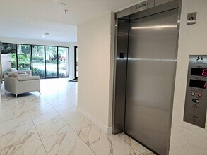 6562 Boca Del Mar Dr in Boca Raton, FL - Building Photo - Building Photo