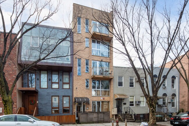 30 Devoe St in Brooklyn, NY - Building Photo - Building Photo