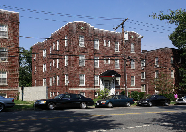 6320 14th St NW in Washington, DC - Foto de edificio - Building Photo