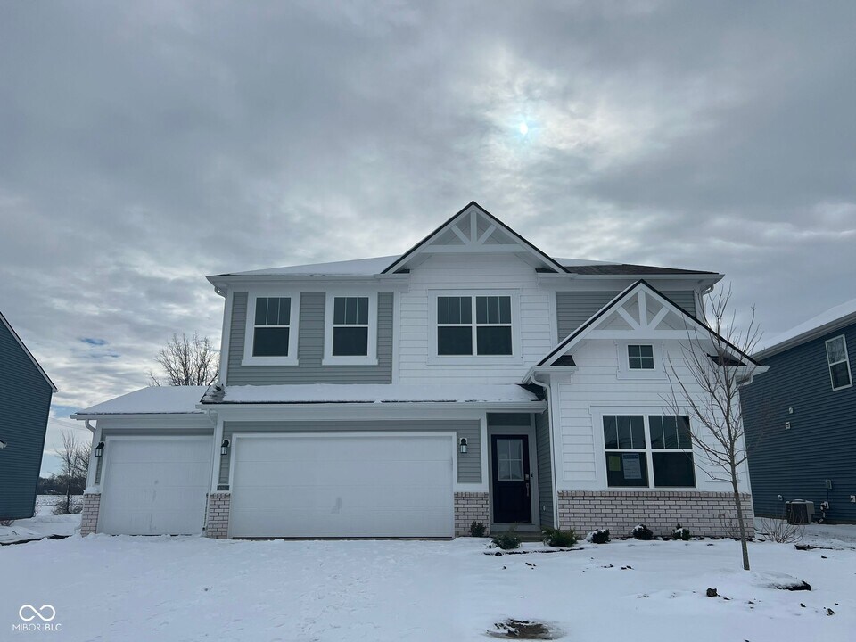 6967 Grassy Br Dr in Whitestown, IN - Building Photo