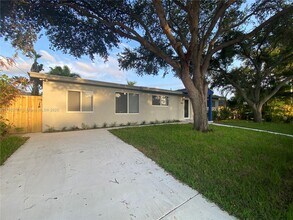 3060 NE 4th Ave in Wilton Manors, FL - Building Photo - Building Photo