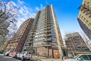 2740 N Pine Grove Ave, Unit #  018F in Chicago, IL - Building Photo