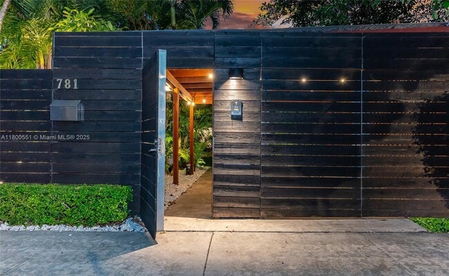 781 NE 75th St in Miami, FL - Building Photo - Building Photo