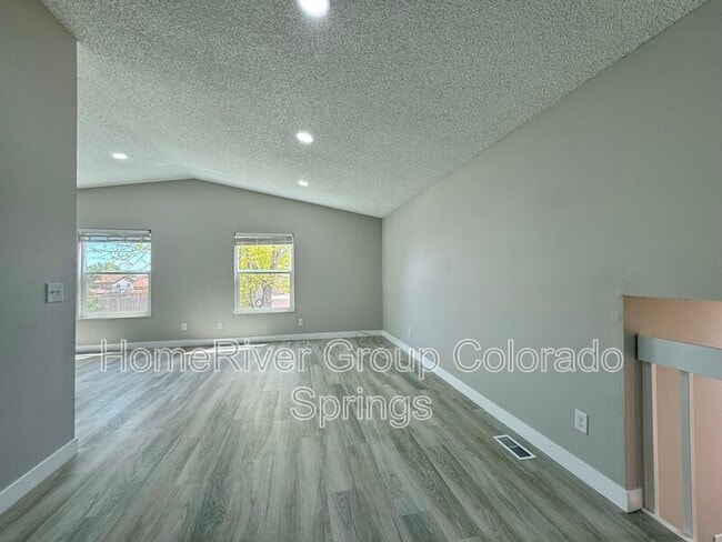 7475 Waterwheel St in Colorado Springs, CO - Foto de edificio - Building Photo