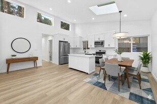 739 N Formosa Ave in Los Angeles, CA - Building Photo