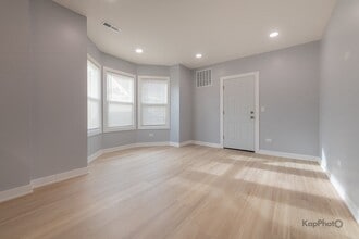 2821 S Emerald Ave, Unit 2R in Chicago, IL - Building Photo - Building Photo