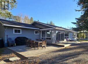375 Santas Village Rd in Bracebridge, ON - Building Photo - Building Photo