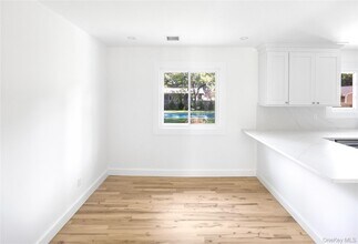 91 Circuit Rd in Bellport, NY - Building Photo - Building Photo