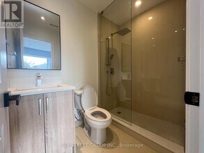 2386-2386 Lake Shore Blvd W in Toronto, ON - Building Photo - Building Photo