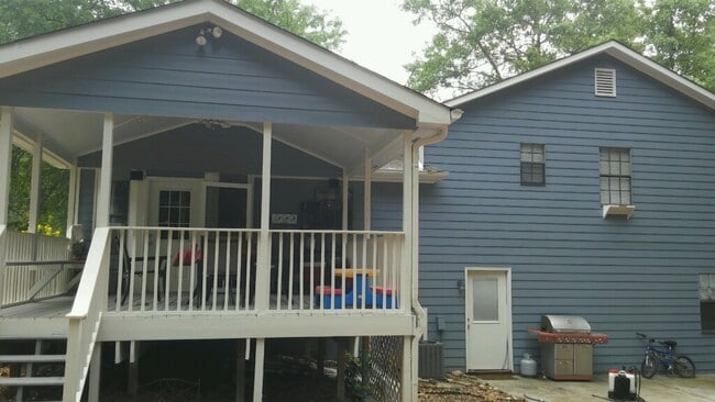 1751 Rose Garden Ln in Loganville, GA - Building Photo - Building Photo