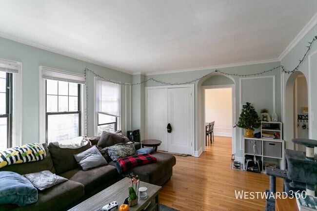 property at 1620 W Farwell Ave