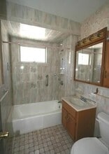 10 Greenleaf Ave, Unit 1 in Medford, MA - Foto de edificio - Building Photo
