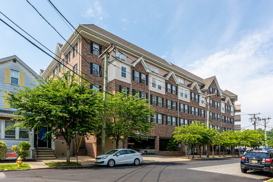 44 Park Street in Bloomfield, NJ - Building Photo