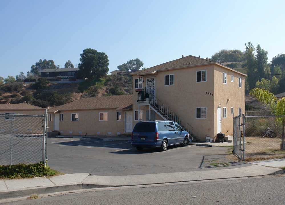 4986-4992 Auburn Dr in San Diego, CA - Foto de edificio