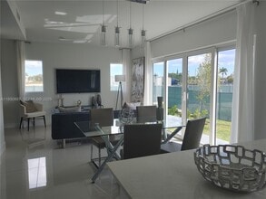 1167 NW 2nd St in Florida City, FL - Building Photo - Building Photo