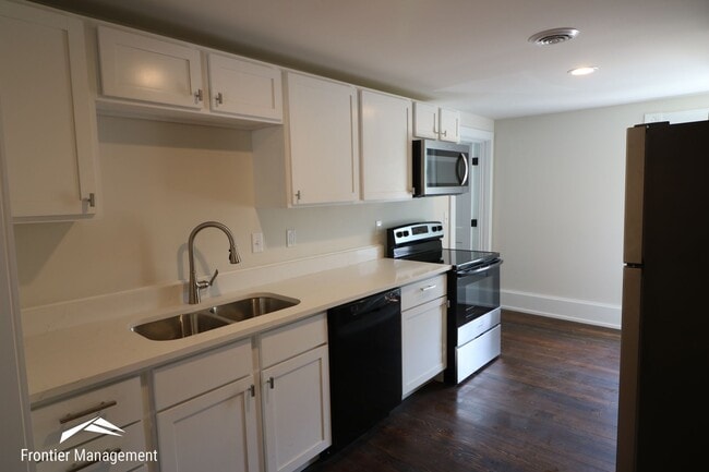 1021 Fremont St in Manhattan, KS - Building Photo - Building Photo