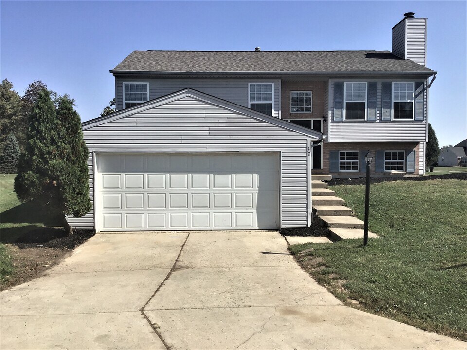 30 Sandpiper Ct in Amelia, OH - Building Photo