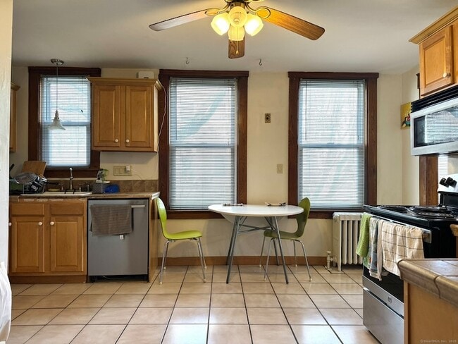 32 Dayton St in New Haven, CT - Building Photo - Building Photo