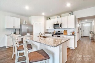 2 Reeds Creek Rd in Fairview, NC - Building Photo