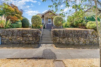 1919 N 49th St in Seattle, WA - Building Photo - Building Photo