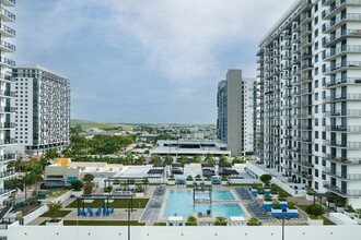 Palma in Doral, FL - Foto de edificio - Building Photo