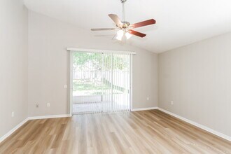 9123 Egret Cove Cir in Riverview, FL - Foto de edificio - Building Photo