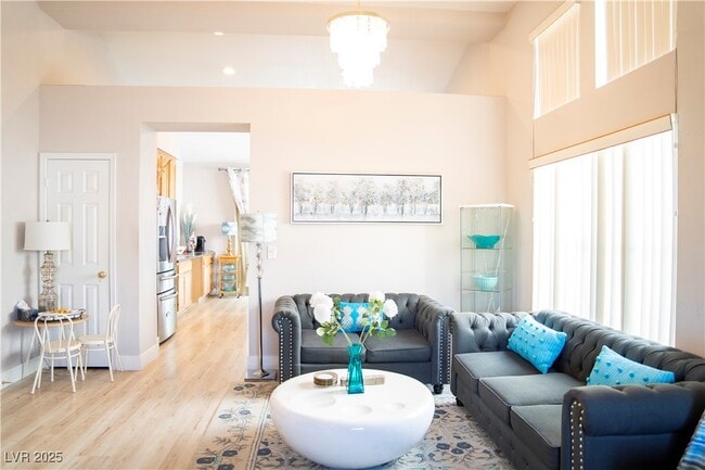 property at 1417 Country Hollow Dr