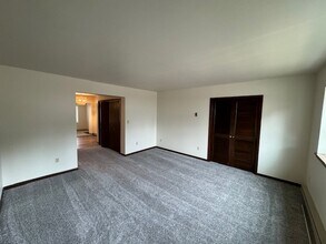 930 Elm St, Unit 1 in Hancock, MI - Building Photo - Building Photo