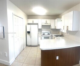 1240 SE 28th Ct, Unit 101 in Homestead, FL - Building Photo - Building Photo