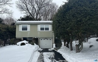 18 Brighton St in Danbury, CT - Building Photo