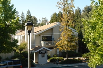 Stonecrest in Auburn, CA - Foto de edificio - Building Photo