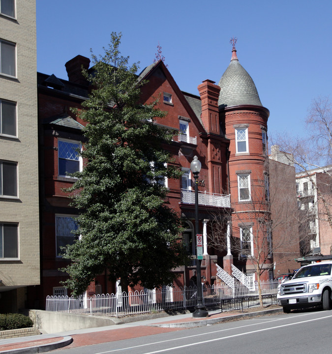 1420 17th St NW in Washington, DC - Building Photo