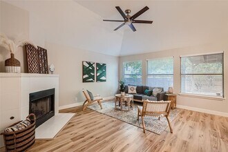 1701 Hollow Tree Blvd in Round Rock, TX - Building Photo - Building Photo