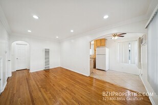 710 Westmount Dr in West Hollywood, CA - Building Photo