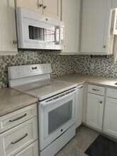 535 E 52nd St in Savannah, GA - Building Photo - Building Photo