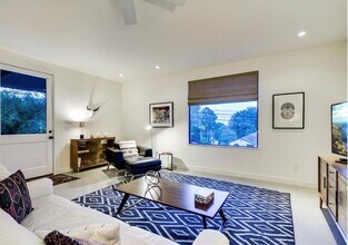 2308 1/2 E 9th St in Austin, TX - Building Photo - Building Photo