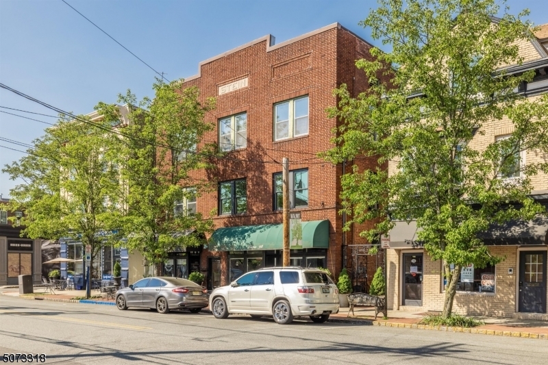 98 Walnut St in Montclair, NJ - Building Photo