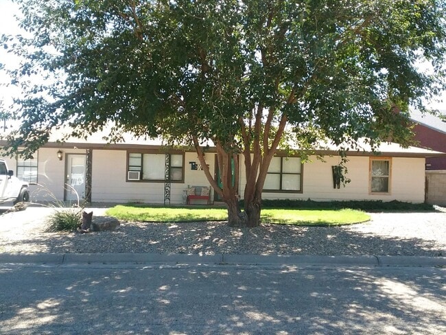 property at 1104 Leo Dr