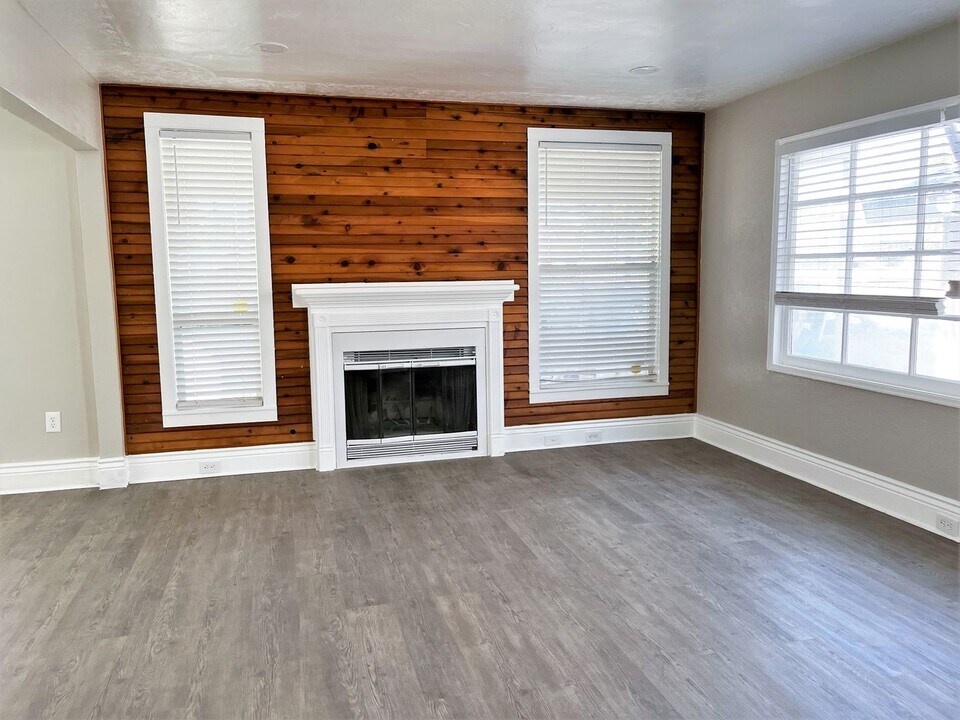 625 A St in Bakersfield, CA - Building Photo